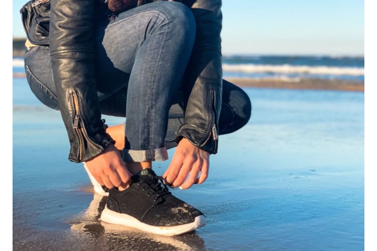 8000Kicks Explorer V2 - Black & White