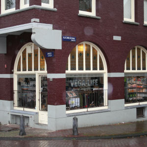Onze winkel aan de Nieuwe Hoogstraat 3a in Amsterdam